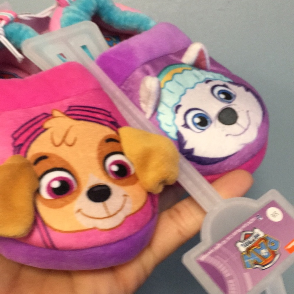 Paw Patrol Everest and Skye Slippers: Size 5/6